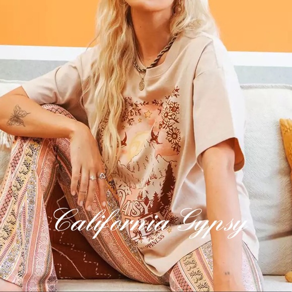 Daisy Valley Sunshine & Happiness Tee - Picture 5 of 13